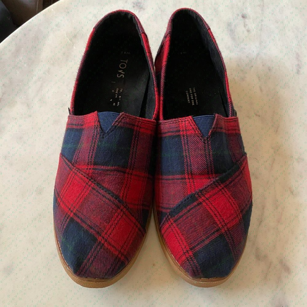 TOMS Classic Red & Navy Plaid Slip-Ons Women's Size 8.5